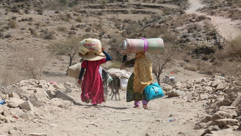 الفريق الحكومي يقدم مبادرة لفتح خمس طرق الى مدينة تعز المحاصرة