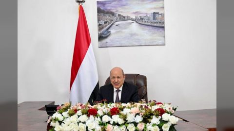 الرئيس العليمي يؤكد مواصلة المضي نحو استعادة الدولة وإنهاء الانقلاب الحوثي وايجاد المعالجات الاقتصادية والخدمية