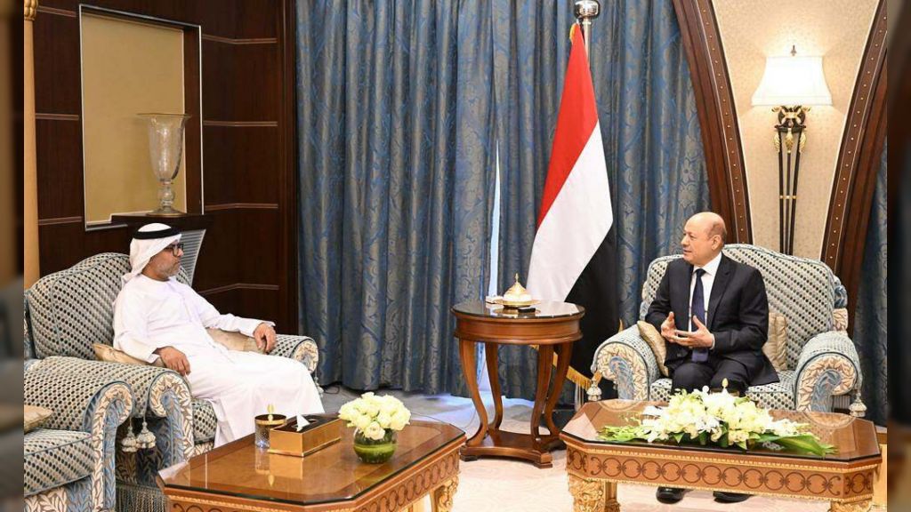 رئيس مجلس القيادة الرئاسي يستقبل السفير الاماراتي