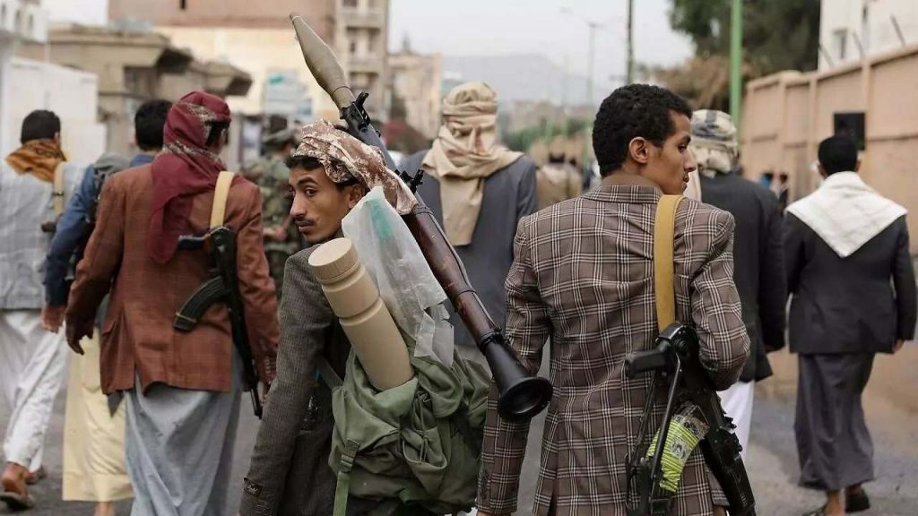 مليشيا الحوثي هدمت نحو 170 منزلاً واستحوذت على أراضي واسعة في همدان
