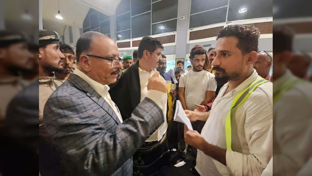 وزير النقل: الرحلات تسير بشكل طبيعي بمطار عدن ويجري حصر الأضرار وعلاج المصابين