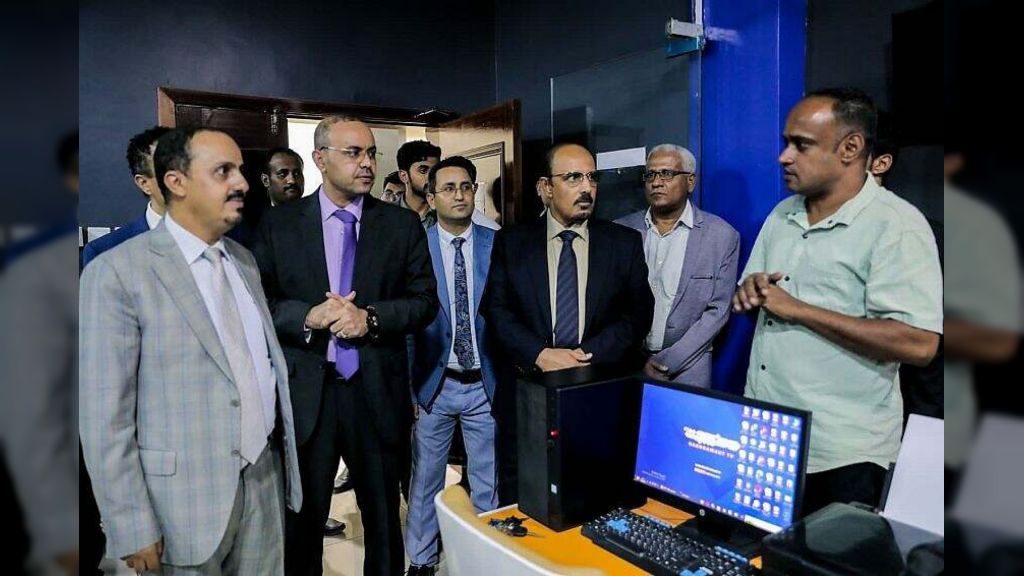 الارياني وبن ماضي يطلعان على سير العمل بتلفزيون حضرموت الرسمي ويلتقون منتسبيه