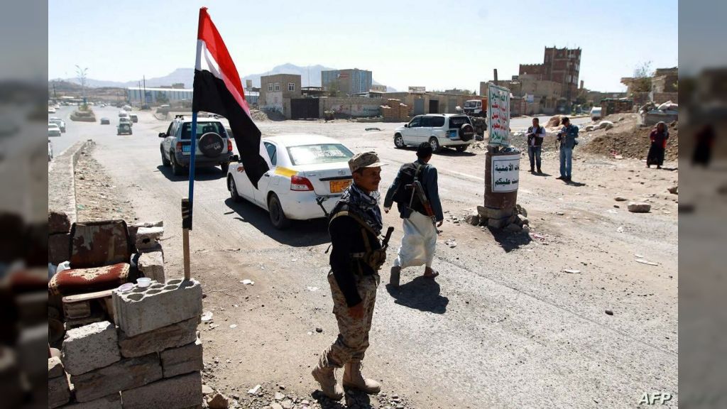 مليشيا الحوثي تختطف اثنين من المسافرين في حاجز تفتيش شرق الحزم