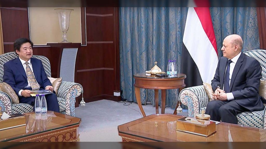 رئيس مجلس القيادة يؤكد الالتزام بنهج السلام الشامل ويشيد بجهود الوساطة السعودية