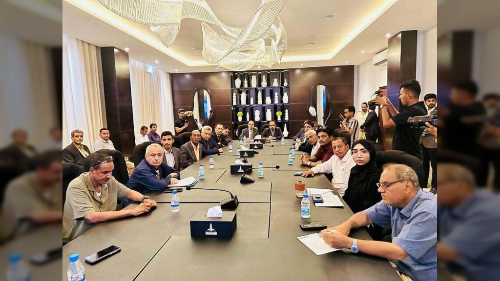 الارياني وبن ماضي يشيدان بالدور التنويري والثقافي لمؤسسة حضرموت للإعلام والتنمية