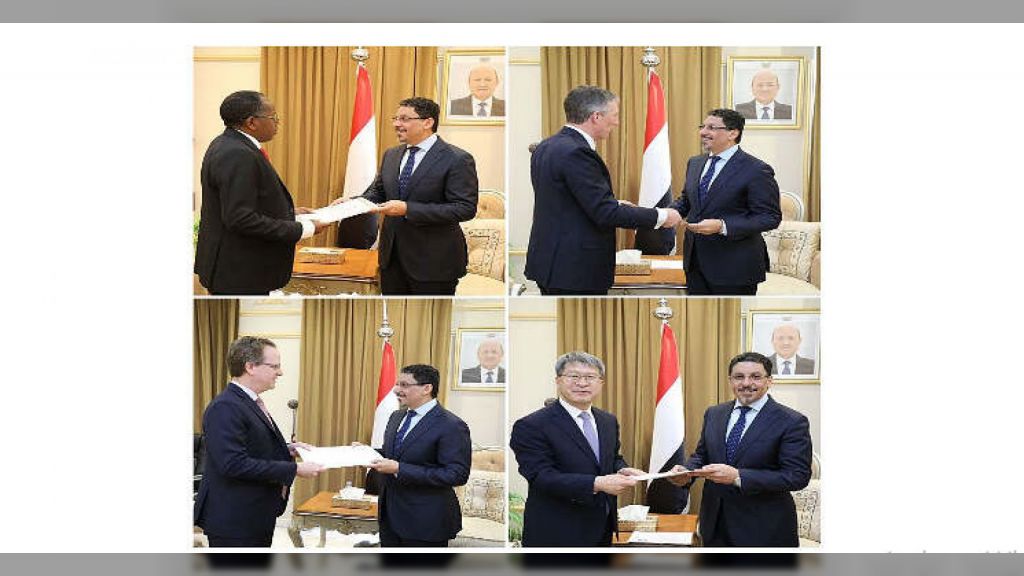 وزير الخارجية يتسلم نسخ من أوراق اعتماد عدد من السفراء