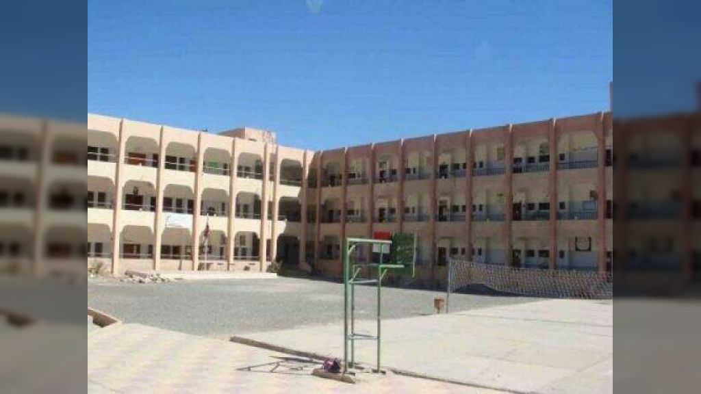 نادي المعلمين: نريد مرتباتنا من إيرادات موانئ الحديدة والضرائب والجمارك