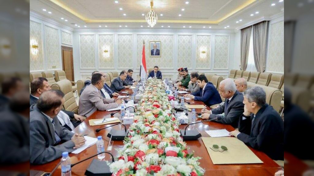 رئيس الوزراء يرأس في عدن اجتماعاً للجنة العليا لمكافحة التهريب