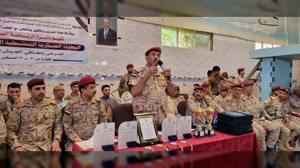 رئيس هيئة الأركان يشهد اختتام بطولة السباحة لجرحى الجيش