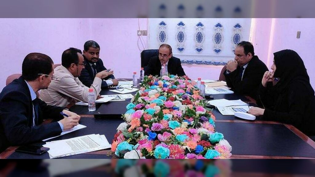اجتماع بعدن يناقش مشروع تجهيز وتأثيث 12 كلية مجتمع بتمويل كويتي