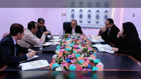 اجتماع بعدن يناقش مشروع تجهيز وتأثيث 12 كلية مجتمع بتمويل كويتي
