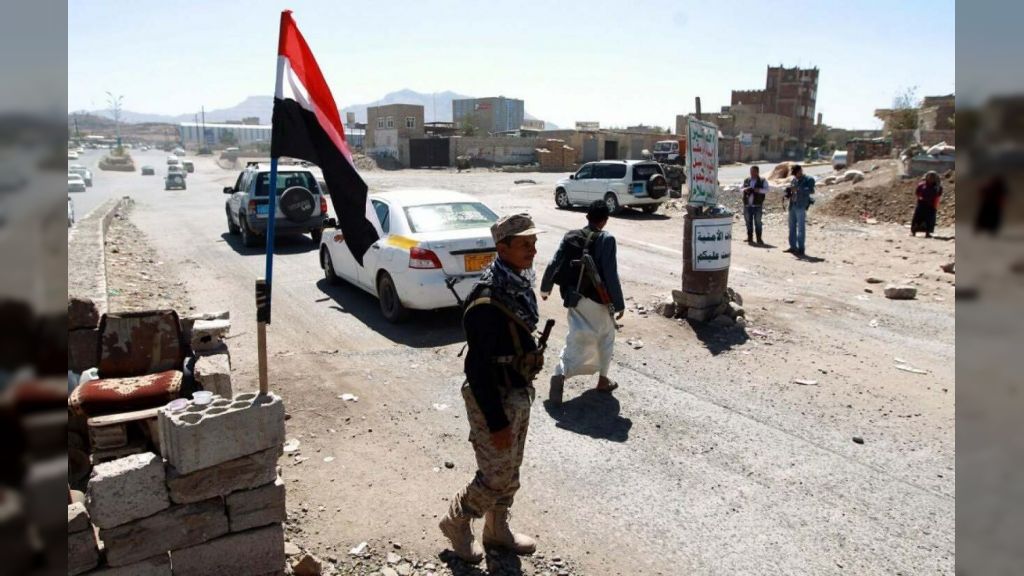 قيادي حوثي يقتل مواطنا في نقطة تفتيش بمحافظة الجوف