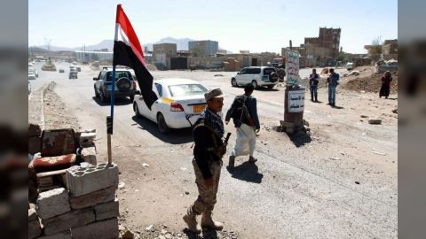 قيادي حوثي يقتل مواطنا في نقطة تفتيش بمحافظة الجوف