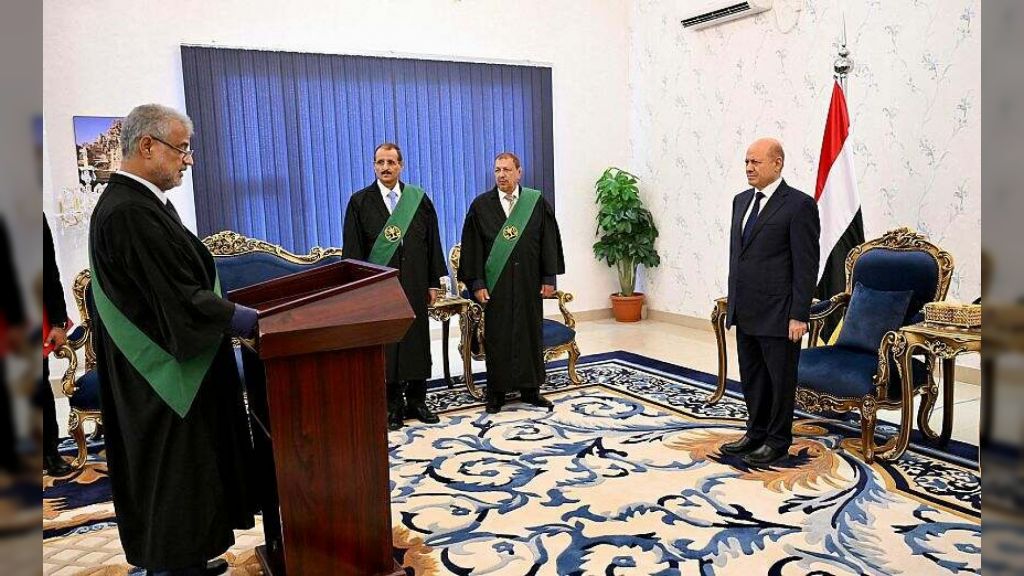 القضاة المعينون بالمحكمة العليا يؤدون اليمين القانونية امام رئيس مجلس القيادة الرئاسي