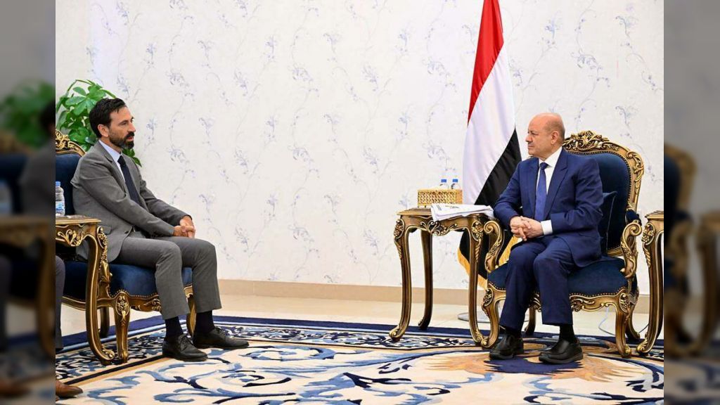 رئيس مجلس القيادة الرئاسي يستقبل بعثة الصليب الاحمر الدولي