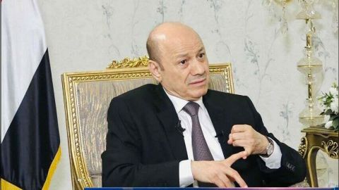الرئيس: المليشيات الحوثية وحلفاؤها يستخدمون قميص غزة لخدمة المصالح والاجندة الايرانية