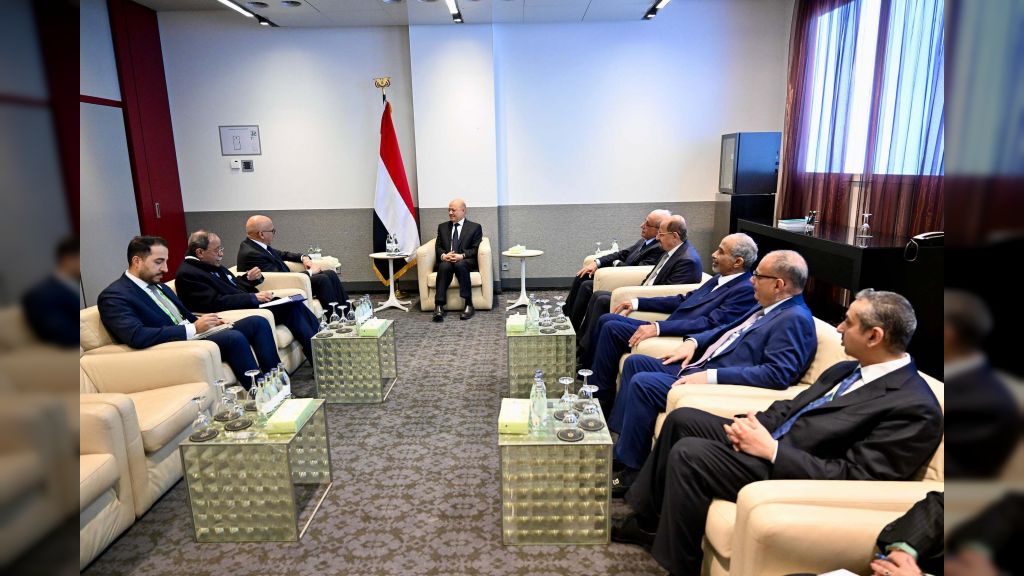 الرئيس العليمي يلتقي وزير الخارجية البحريني للبحث في تنسيق التعاون الثنائي بين البلدين