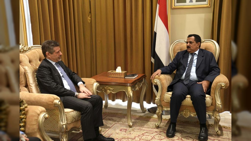 وزير الدفاع يلتقي عدد من السفراء والملحقين العسكريين