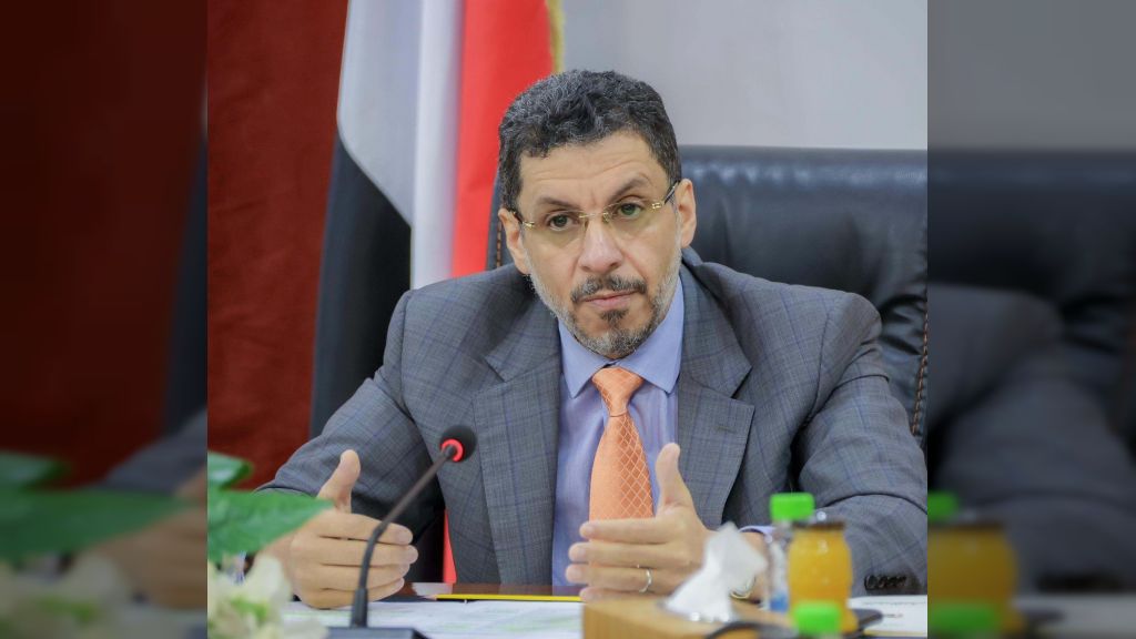 رئيس الوزراء يوجّه السلطات المحلية بالمحافظات المحررة بمراقبة الوضع التمويني والسعري