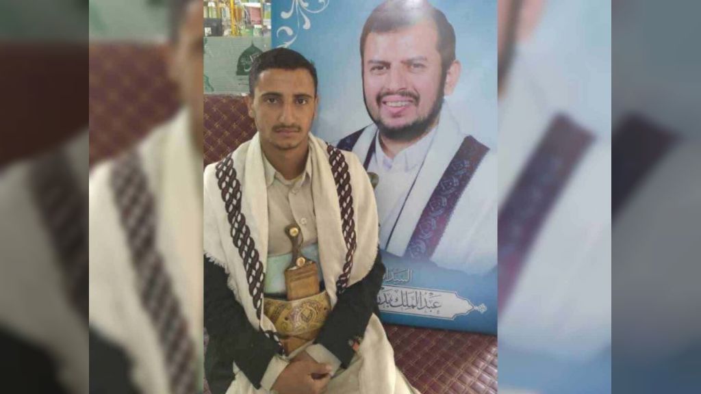 مواطن يقتل عنصراً حوثياً نصبتّه المليشيا مسؤولاً لنشر فكرها الطائفي في أحد مساجد إب