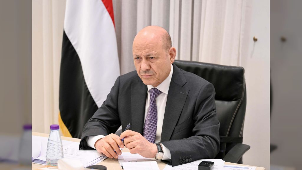 رئيس مجلس القيادة يجتمع بلجنة ادارة الازمات لمناقشة الوضع الاقتصادي ومتطلبات تنفيذ قرار التصنيف الارهابي