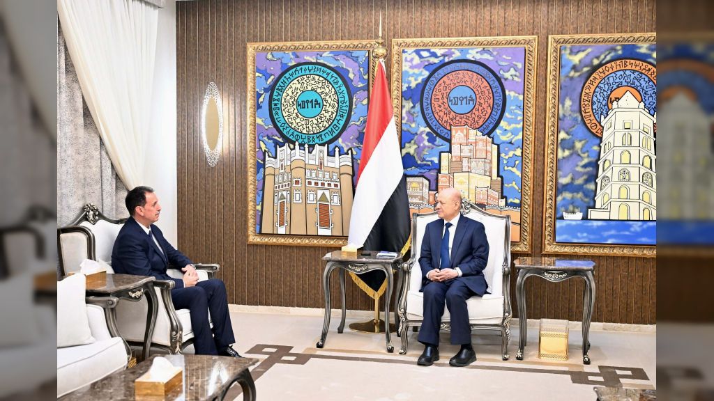 رئيس مجلس القيادة يشيد بالمواقف المغربية المشرفة الى جانب الشعب اليمني