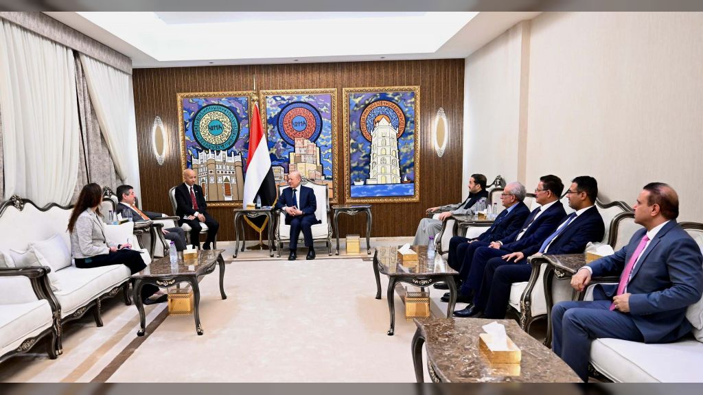 رئيس مجلس القيادة يستقبل سفير الولايات المتحدة الاميركية