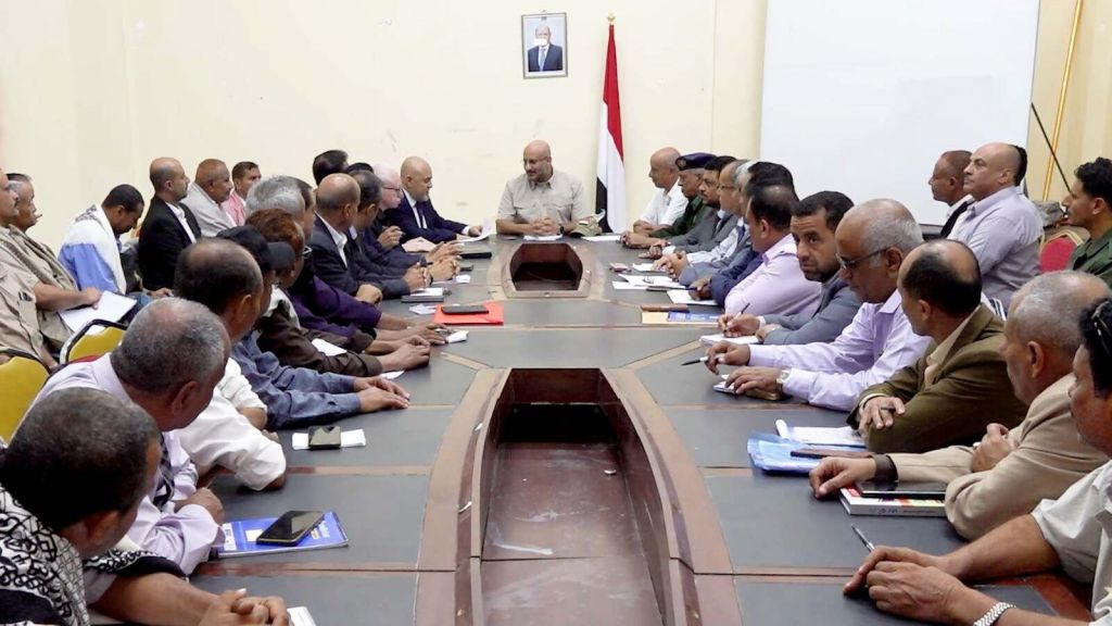 عضو مجلس القيادة طارق صالح يؤكد دعم المعلمين وتنمية محافظة تعز