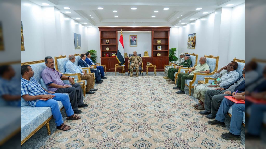 طارق صالح يناقش مع لجنة وزارية سبل تعزيز الزراعة والصيد في الساحل الغربي