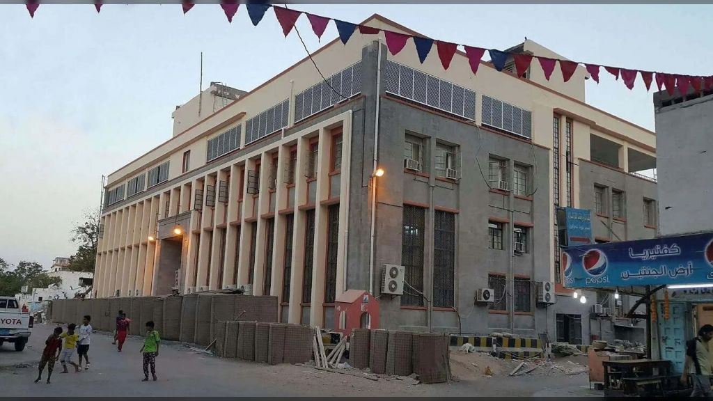 البنك المركزي يرحب بقرار البنوك نقل مراكزها إلى عدن وإستعداده تقديم الدعم المساعدة الممكنة