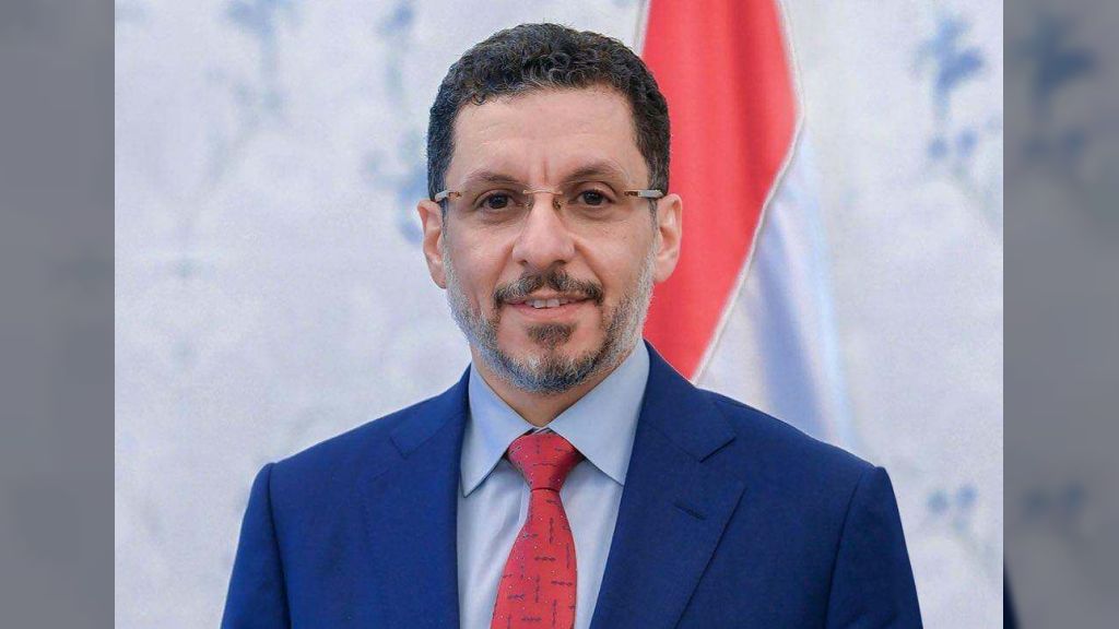 رئيس الوزراء يوجه بإطلاق وصرف العلاوات السنوية لموظفي الدولة ومنحهم كافة التسويات المستحقة