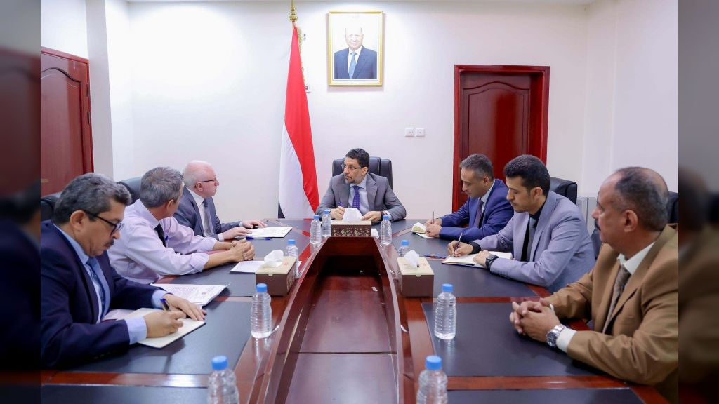 رئيس الوزراء يوجه بسرعة بدء تدشين الرحلات التجارية الى مطار المخا الدولي