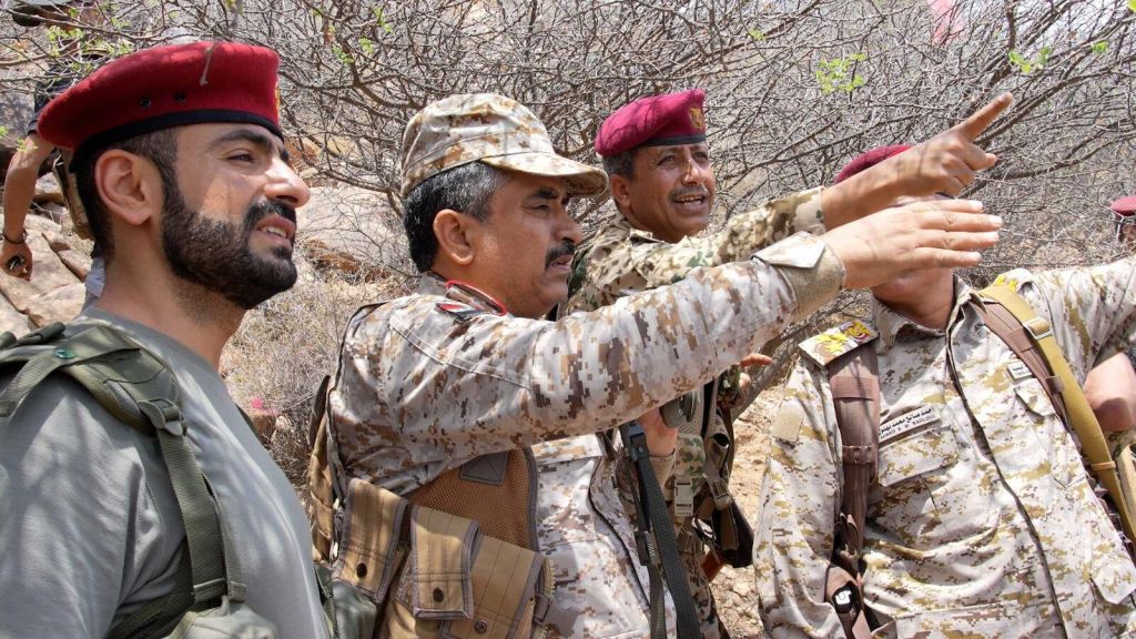 فريق من وزارة الدفاع يتفقد جبهات القتال في الساحل الغربي ويشيد بجاهزية القوات