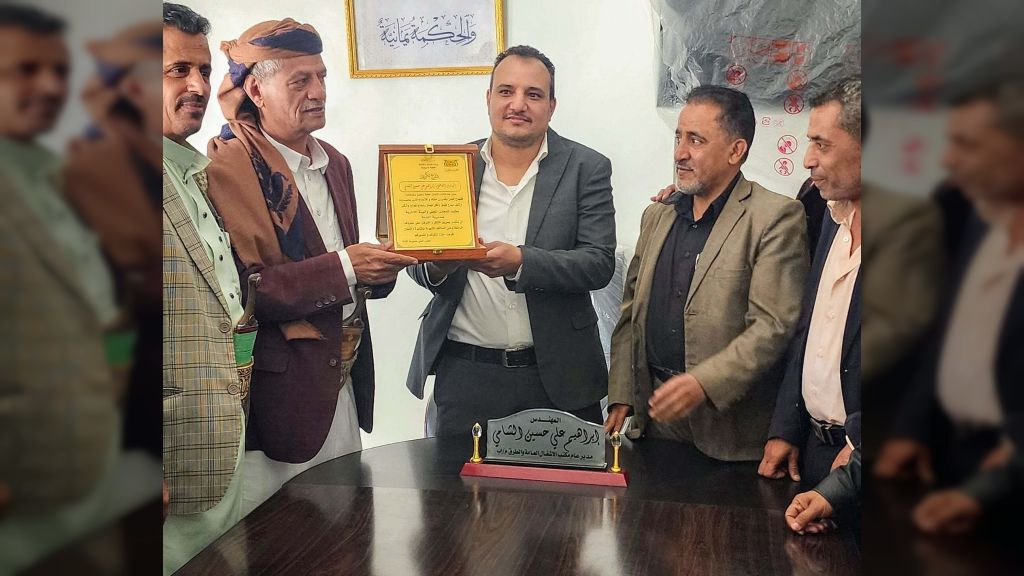 محكمة حوثية تواصل محاكمة ناشط حقوقي على ذمة انتقاده لفساد مسؤول حوثي في محافظة إب