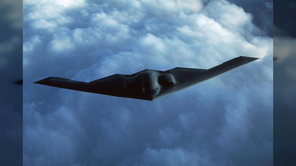 موقع أميركي: قاذفات B - 2 لم تُسقط قنابل خارقة للتحصينات على الحوثيين في اليمن