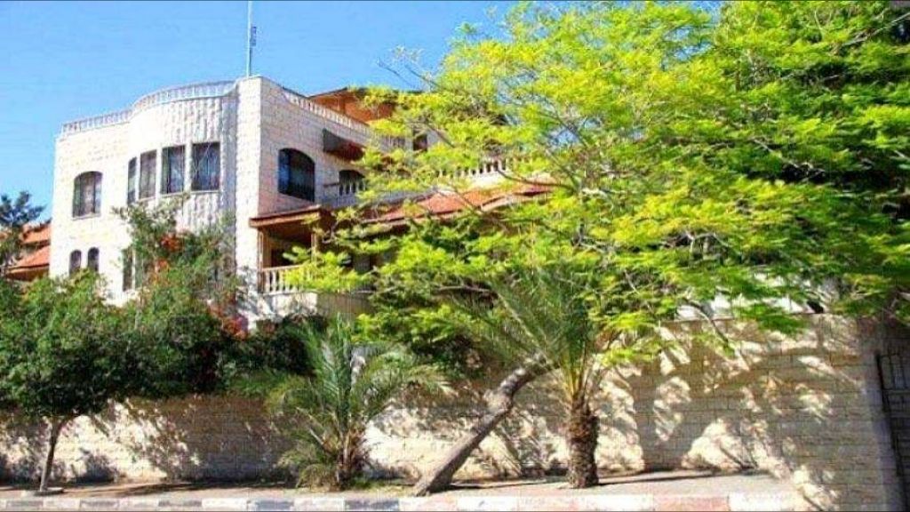قيادي حوثي يعترف باستيلائه على منزل الزعيم الفلسطيني الراحل ياسر عرفات
