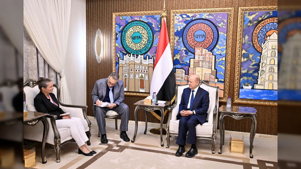 رئيس مجلس القيادة يشيد بالدعم الانمائي الهولندي