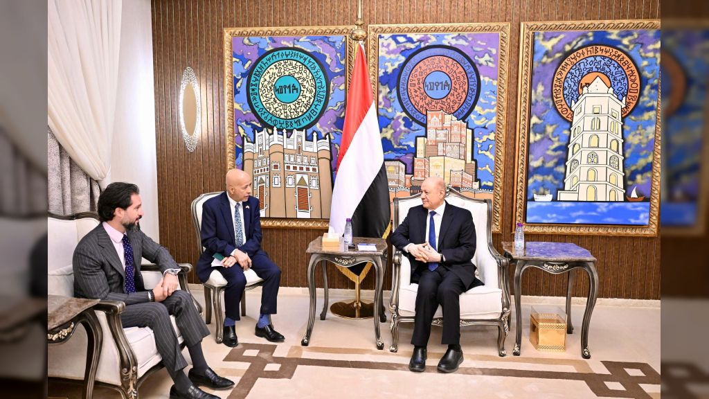 رئيس مجلس القيادة يشيد بجهود الولايات المتحدة في تنفيذ قرار حظر الاسلحة الايرانية