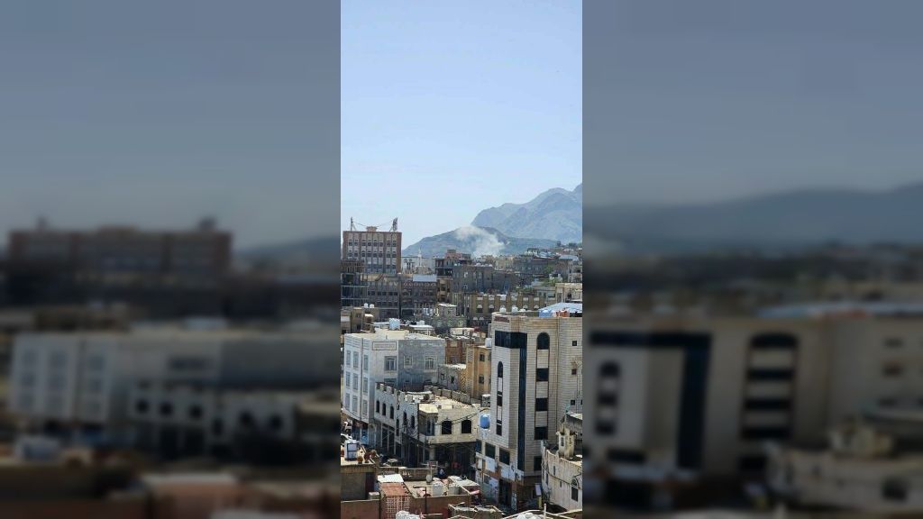 مليشيات الحوثي الارهابية تستهدف الأحياء الشرقية بمدينة تعز بقذائف المدفعية