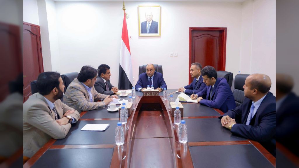رئيس الوزراء يترأس اجتماعاً حكومياً لمتابعة إجراءات حل مشكلة انقطاعات الكهرباء وتخفيف معاناة المواطنين