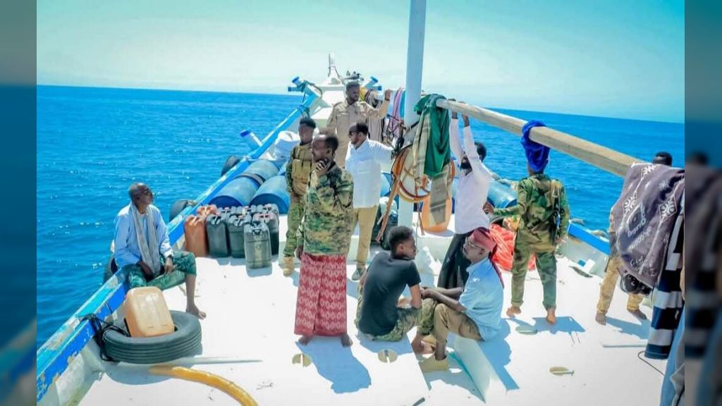 بونتلاند الصومالية تفرج عن 26 صيادًا يمنيًا بعد أسابيع من الاحتجاز والغرامة
