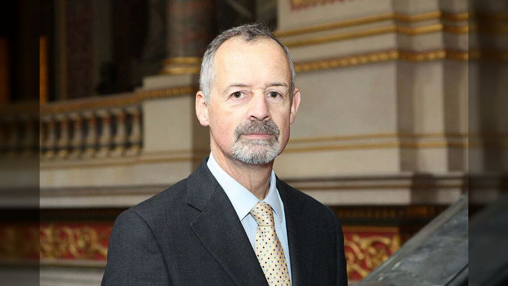 السفير البريطاني السابق يكشف: هكذا سقط اليمن في قبضة الحوثيين وتحوّلإلى منصة إيرانية متقدمة