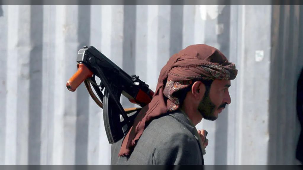 مقتل وإصابة نحو 17 شخصًا برصاص مسلح حوثي داخل مسجد في رداع