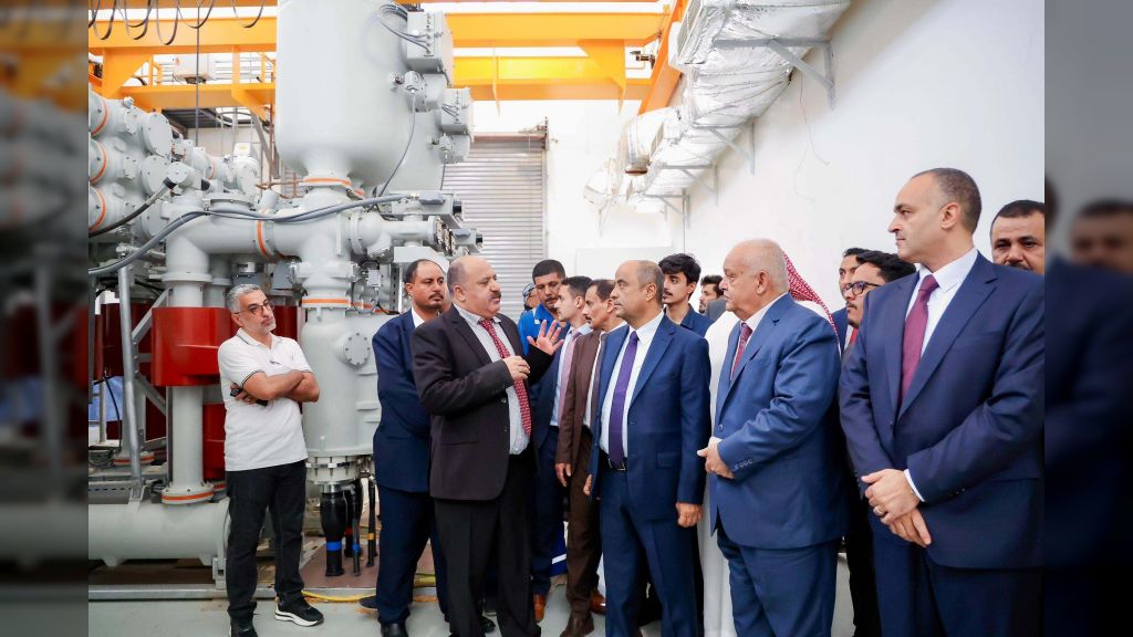 رئيس الوزراء يزور عدد من محطات الكهرباء في عدن ويوجه بتنفيذ إجراءات لرفع القدرات التوليدية