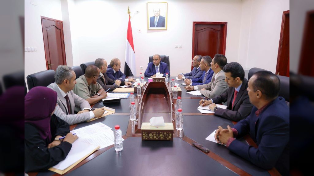 رئيس الوزراء يوجه بصرف مستحقات الربعين الأول والثاني للطلاب اليمنيين المبتعثين في الخارج