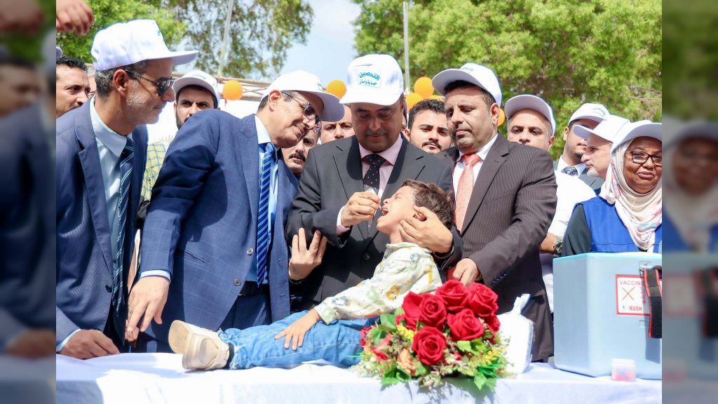 رئيس الوزراء يدشن الجولة الأولى من الحملة الوطنية الطارئة للتحصين ضد شلل الأطفال