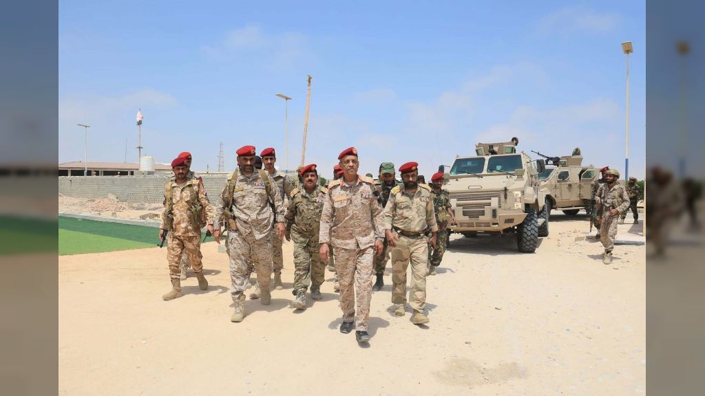 قائد المنطقة العسكرية الثانية يصل مدينة الغيضة للوقوف على تطورات الأوضاع الأمنية والعسكرية فيها