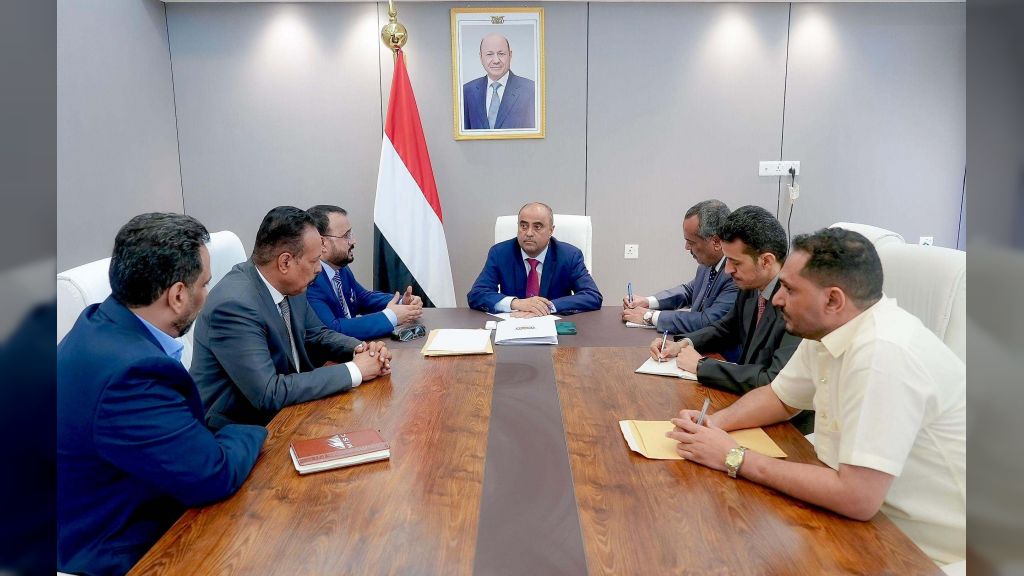 رئيس الوزراء يوجه صندوق صيانة الطرق بتجاوز اختلالات الفترة السابقة والانتقال لمرحلة جديدة من العمل المؤسسي