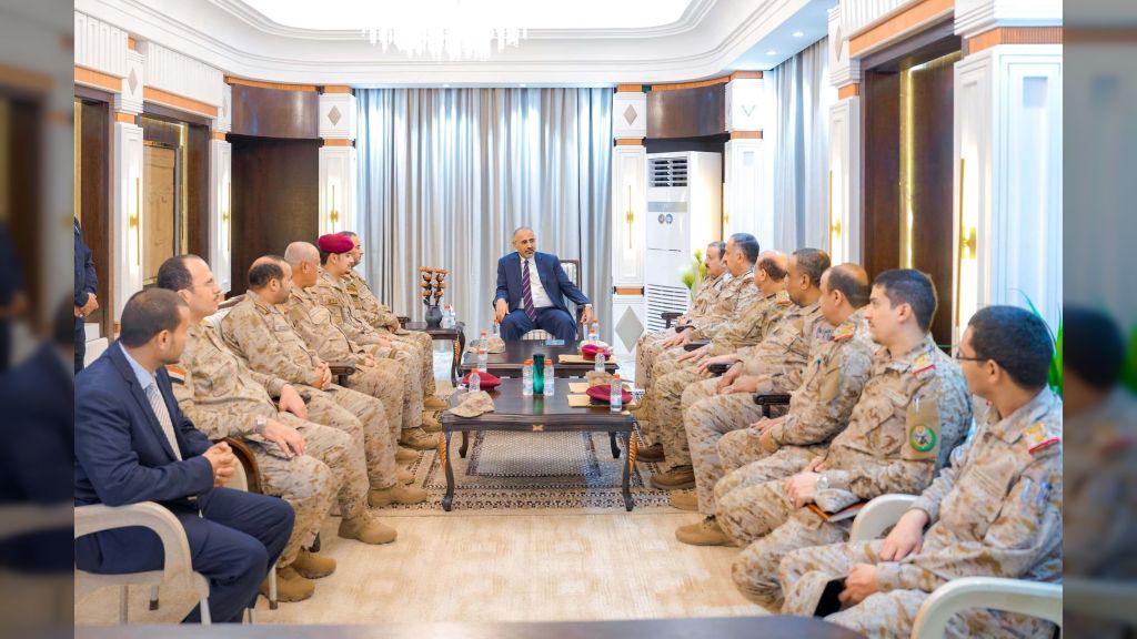 اللواء الزُبيدي يترأس اجتماعاً لرئاسة هيئة الأركان العامة وعدد من هيئات ودوائر وزارة الدفاع