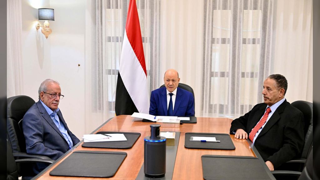 رئيس مجلس القيادة يؤكد التزام الدولة بتلبية المطالب المشروعة لأبناء حضرموت